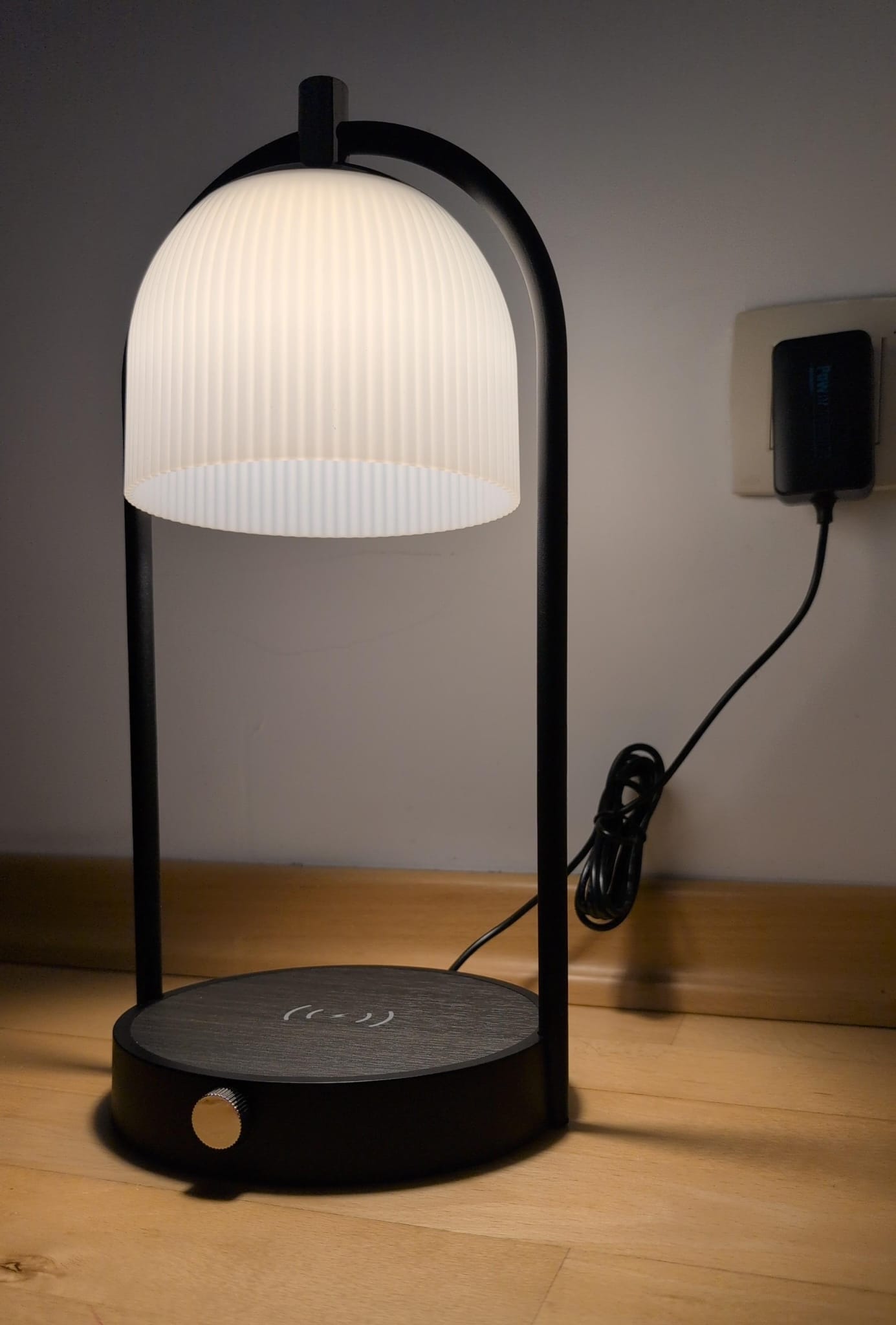 Lot de 2 lampes LED avec chargeur sans fil 15W – Image 7