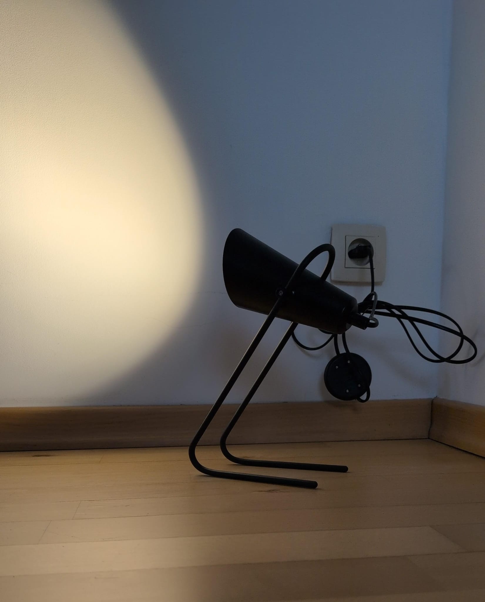 Lampe spot noire orientable 6W 3000K avec interrupteur – Image 6